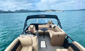 Luxury 22ft Viaggio Tritoon for Rent on Clear Lake Shores