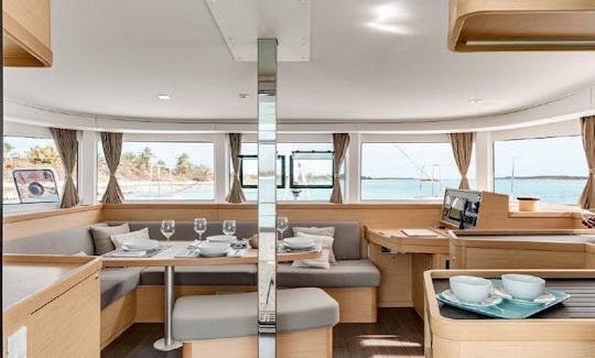 Lagoon 42’ 2019 for sleep-aboard island hop in Playa de Carmen.