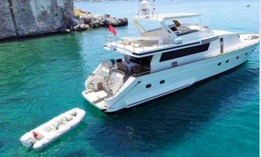 83ft Canados Motor Yacht for rent in Manisa
