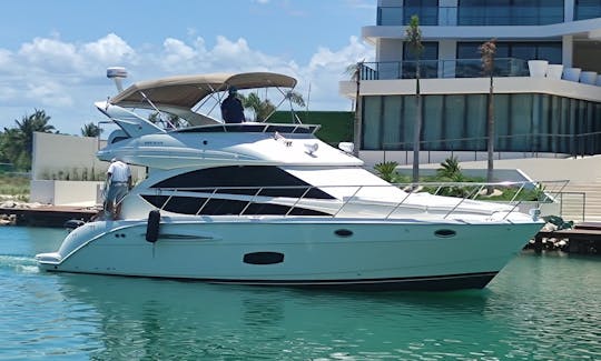 45ft Luxury Meridian Motor Yacht in Cancún, Quintana Roo