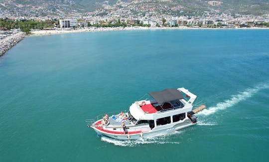 ¡Alquiler de yate a motor en Alanya, Turquía para 32 personas!