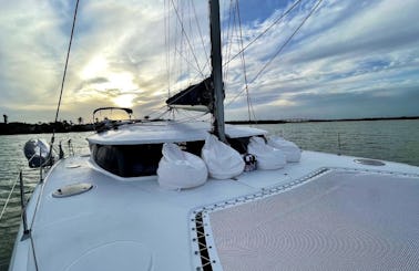 10 Hours on the Sailing Catamaran 44ft Fountaine Pajot in Naples and Marco Island