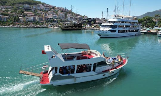 ¡Alquiler de yate a motor en Alanya, Turquía para 32 personas!