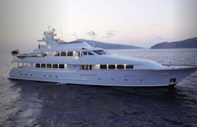 130ft Mega Yacht for 10 people in Manisa