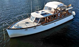 42ft Luxurious Mahogany Yacht With Bridge Deck Rental in Vancouver, British Columbia