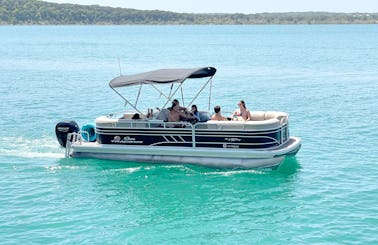 ⭐️ New 24ft Party Barge - Seats 11 for Tubing & Fishing in Canyon Lake, Texas