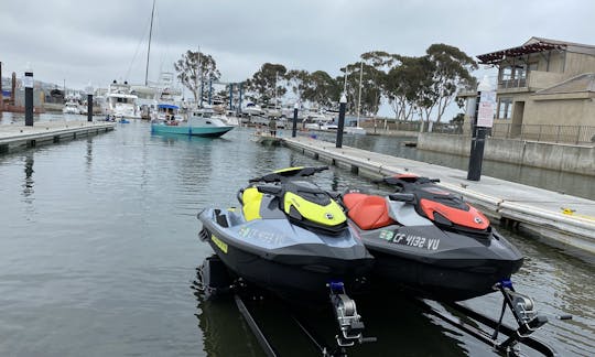 Louez nos jet-skis à Huntington Beach et aidez les jeunes de la région à s'amuser aussi !