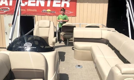 26ft Suntracker Pontoon available on Milwaukee River