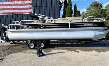 26ft Suntracker Pontoon available on Milwaukee River