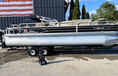 26ft Sun Tracker Pontoon available in Downtown Lake Michigan