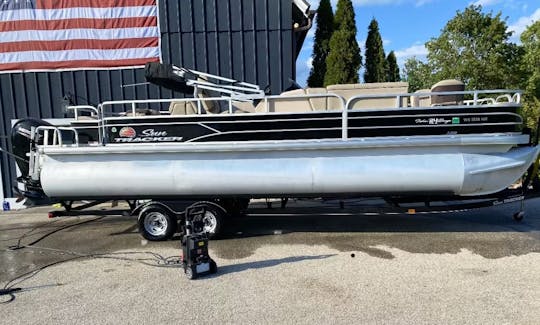 26ft Sun Tracker Pontoon available in Downtown Lake Michigan