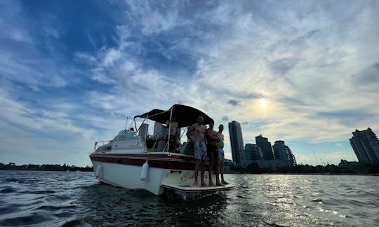 32’ Doral Citation 260 Yacht for rent in Mississauga, Toronto, GTA, Ontario - for $300 CAD per hour!