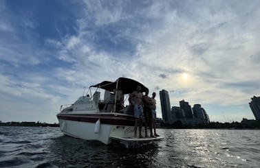32’ Doral Citation 260 Yacht for rent in Mississauga, Toronto, GTA, Ontario - for $300 CAD per hour!