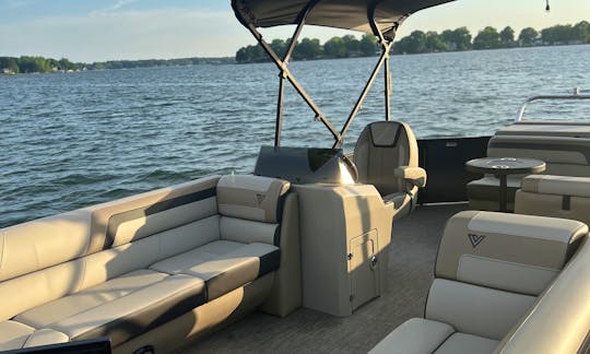 Luxury Viaggio Lago C . Seats 9-10 max  Lake Wylie