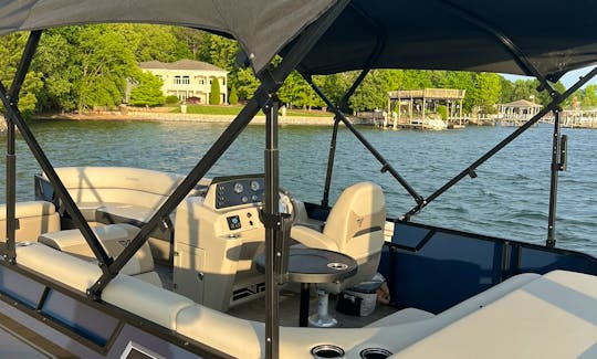 2022 Viaggio Lago C Pontoon for rent in LAKE WYLIE SC