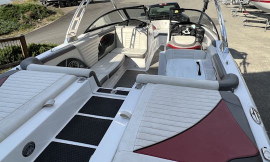 Campion Svfara SV3 Bowrider Rental in Shuswap/Okangan, British Columbia