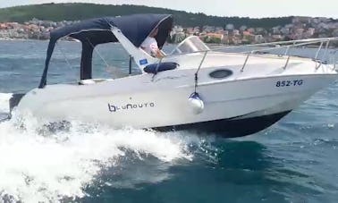 Saver 640 Cabin Sundeck//Yamaha 115 HP para alquilar en Okrug Gornji