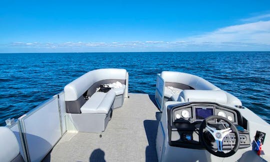 Bentley 200 Pontoon for 12 people in Miami Beach , Florida
