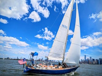 North River Sailing: vea Nueva York desde un clásico yate de carreras