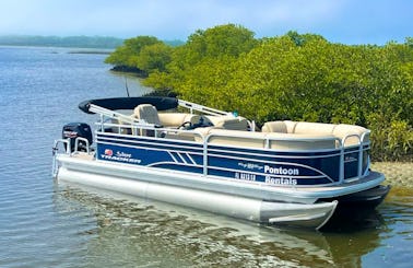 Sun Tracker’s Party Barge Pontoon Boat Rentals along the beautiful & historical intracoastal!