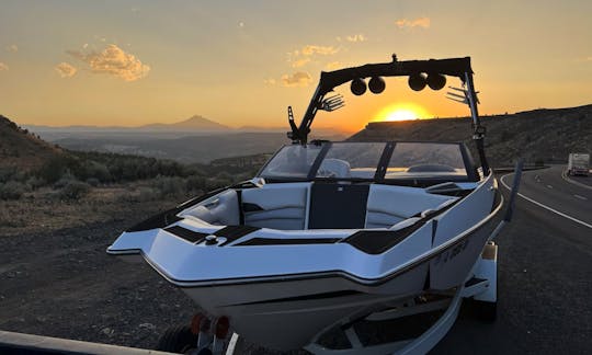 Barco de wakesurf! (Não comandado) Axis A22 2016 para alugar em Bend, Oregon