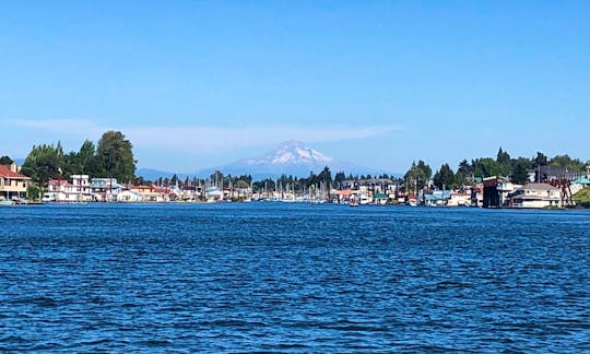 Setting is beautiful - Mt Hood views and harbor views. Close proximity to tie up at Island Cafe, The Deck and Vancouver Waterfront