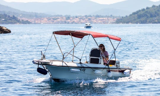 Rent 16' Fisherman Elan 495 Center Console in Vela Luka, Croatia