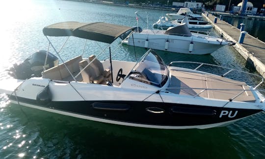 Quicksilver 675 Sundeck With Mercury 225 V6 Pula