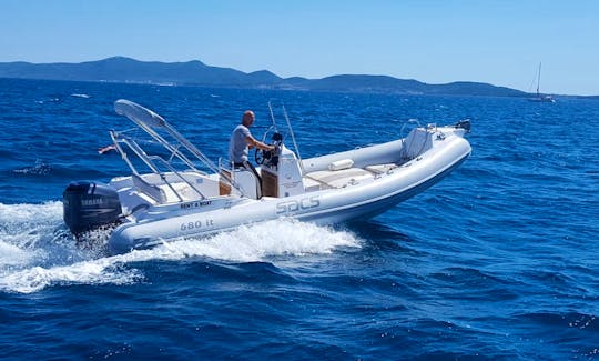 Sacs 680 it
200 hp Yamaha
12 persons
7 meters
300€ day