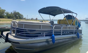 Pontón SunTracker para fiestas/pesca de 24 pies en Joe Pool Lake, Texas