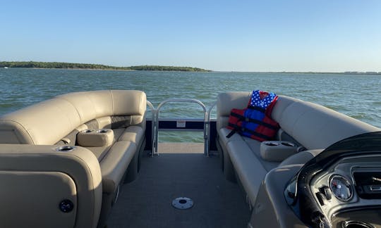 Pontón SunTracker para fiestas/pesca de 24 pies en el embalse de Cedar Creek, Texas