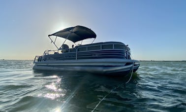 Pontón SunTracker para fiestas/pesca de 24 pies en el embalse de Cedar Creek, Texas