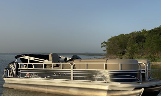 24ft SunTracker Party/Fishing Pontoon at Lake Ray Hubbard, Texas