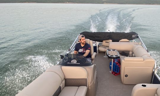 24ft SunTracker Party/Fishing Pontoon at Lake Ray Hubbard, Texas