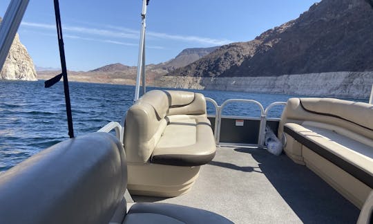 Suntracker DLX Party Barge Pontoon for Rent on Lake Elsinore