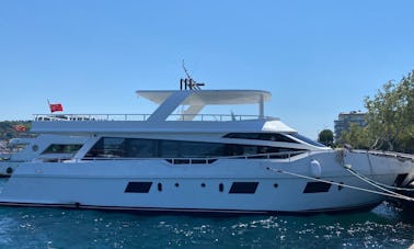 Méga yacht à moteur à louer à Istanbul