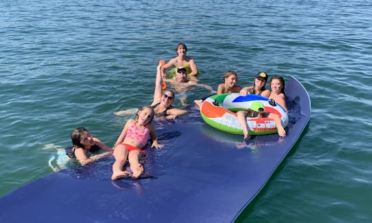 Envie de passer un bon moment sur un ponton ? Venez flotter avec nous sur le lac Travis !