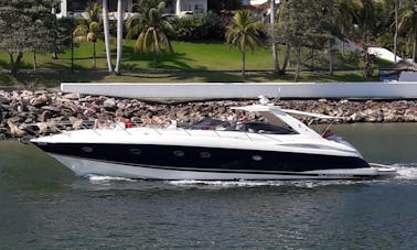 Iates de luxo Sunseeker Predator 56 em Ixtapa-Zihuatanejo, Guerrero