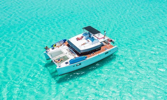 Passeio de barco privado em St. Martin com o catamarã de cruzeiro Lagoon 450