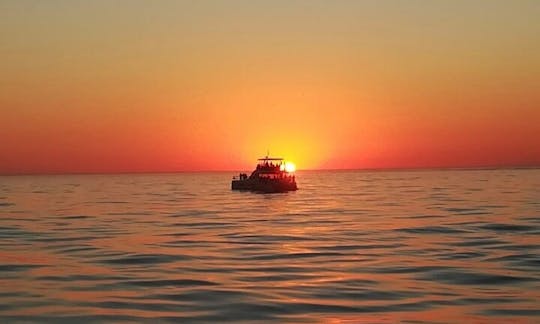 ¡Crucero al atardecer en San Martín con el catamarán de crucero Lagoon 450!