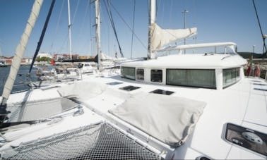 Alquiler de catamarán Lagoon de lujo de 45 pies en Lisboa, Portugal