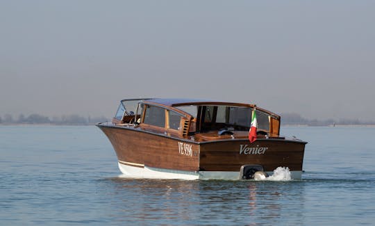 Serenella Waterlimousine 31' Deluxe water taxi at disposal
