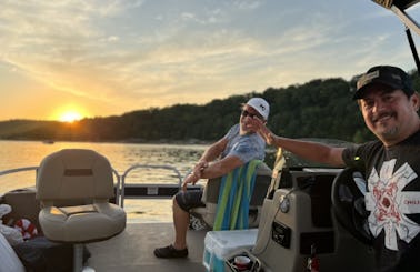 Boat with Captain for 7-8 people on Beaver Lake, Rogers, AR