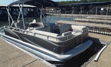 2021 Avalon Tritoon for watersports, fishing and fun on Lake Texoma!