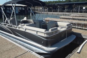 2021 Avalon Tritoon for watersports, fishing and fun on Lake Texoma!