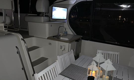 Location de yacht à moteur pour 12 personnes à Toronto, Ontario