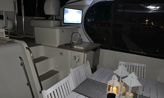 Motor Yacht Charter for 12 people in Toronto, Ontario