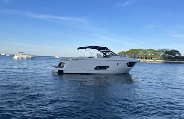 2015 Absolute 40 STL Motor Yacht Rent in Miami FL