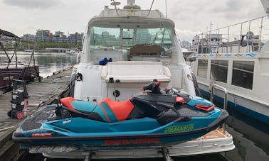 Cruzeiro de luxo em Coal Harbour, iate de conceito aberto com jet ski