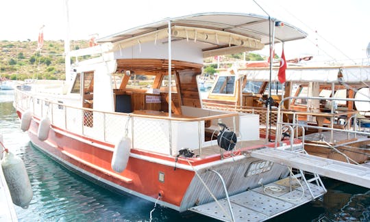 Mega1 40' Luxury Gulet Charter for Daily Tours!